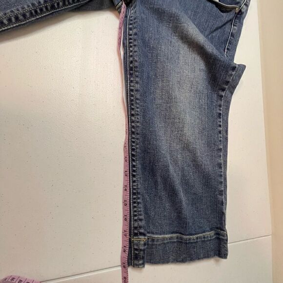 Tahari medium wash denim capris size 12 - Picture 4 of 5